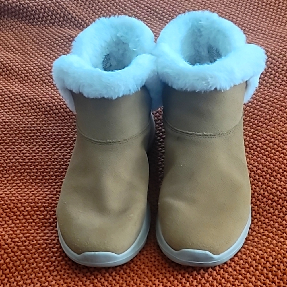 Skechers on the Go Go Walk Joy Bundle up Bootie